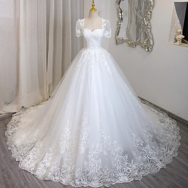 Romantic Sweetheart Bride Ball Gown Wedding Dress with Lace Appliques and Beading